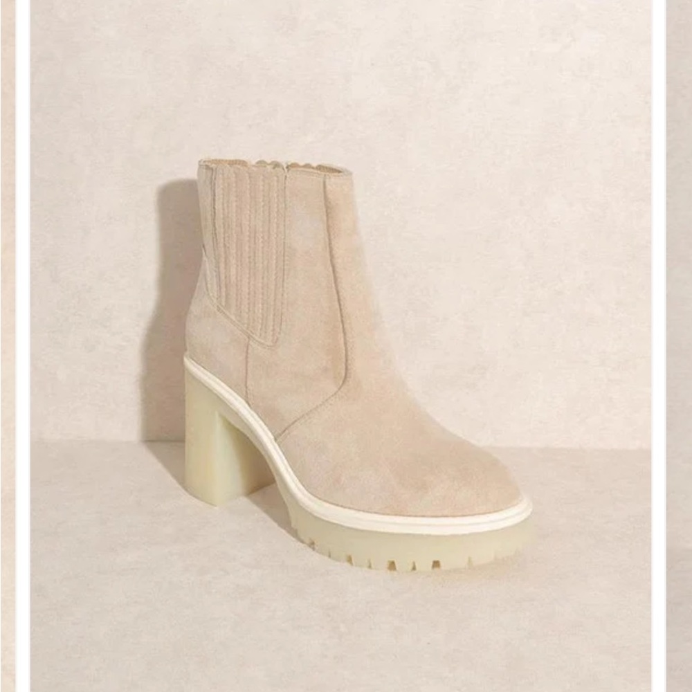 Oasis Soviet Anastasia Cream Lug Chelsea Boot